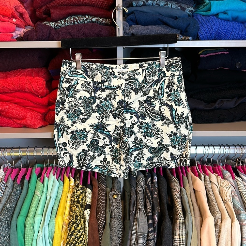 Loft white with teal/black paisley print shorts size 0